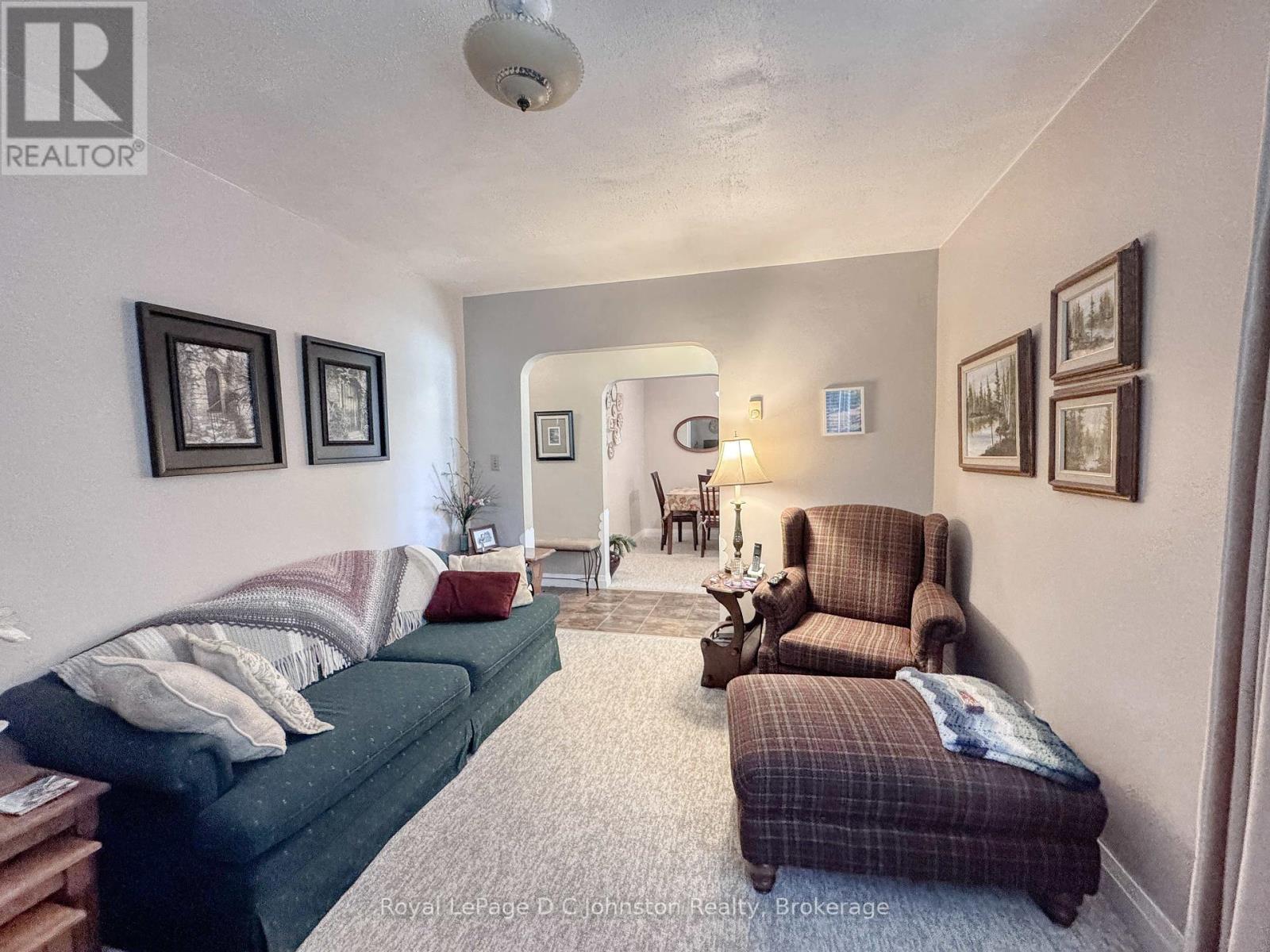 455 Alice Street, Saugeen Shores, Ontario  N0H 2L0 - Photo 6 - X12341164