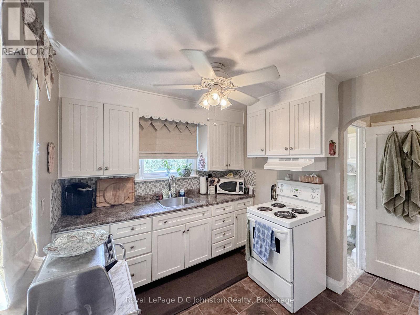 455 Alice Street, Saugeen Shores, Ontario  N0H 2L0 - Photo 9 - X12341164