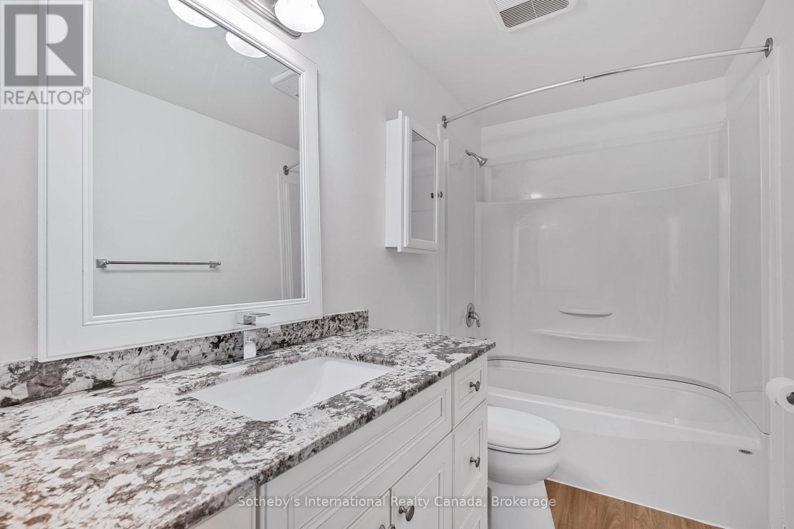 26 Christie Crescent, Barrie, Ontario  L4N 4W8 - Photo 17 - S12208948