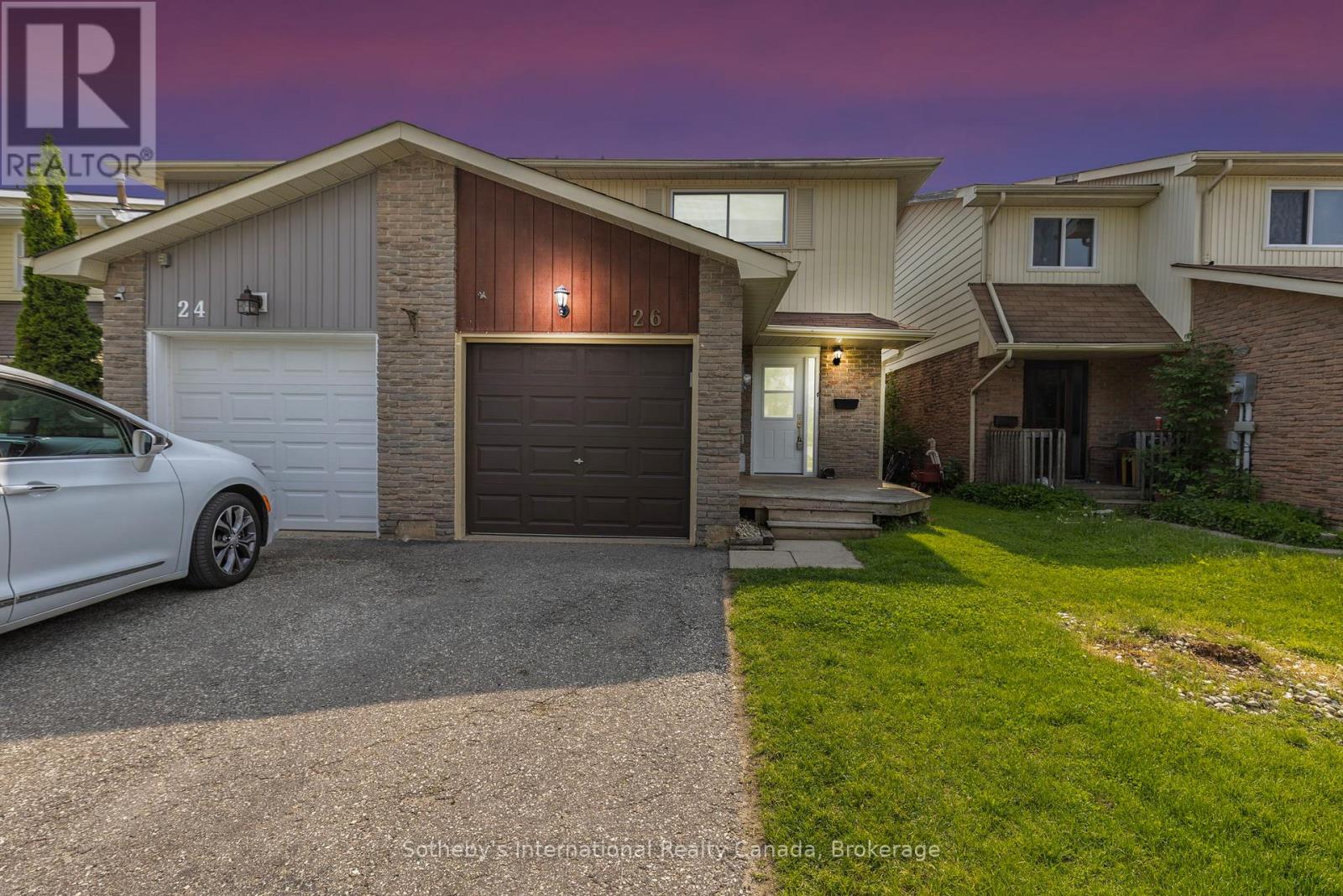 26 Christie Crescent, Barrie, Ontario  L4N 4W8 - Photo 4 - S12208948
