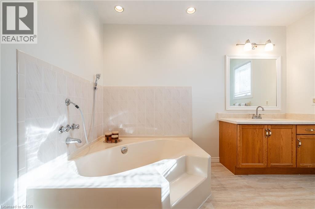 85 Royalvista Drive, Hamilton, Ontario  L8W 3H4 - Photo 11 - 40730970