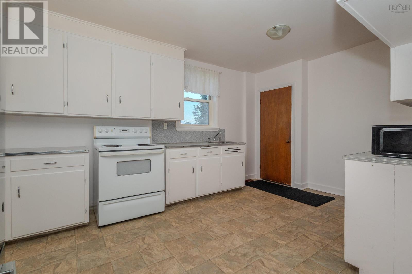 186 Cabot Street, Sydney, Nova Scotia  B1P 4E3 - Photo 13 - 202512352
