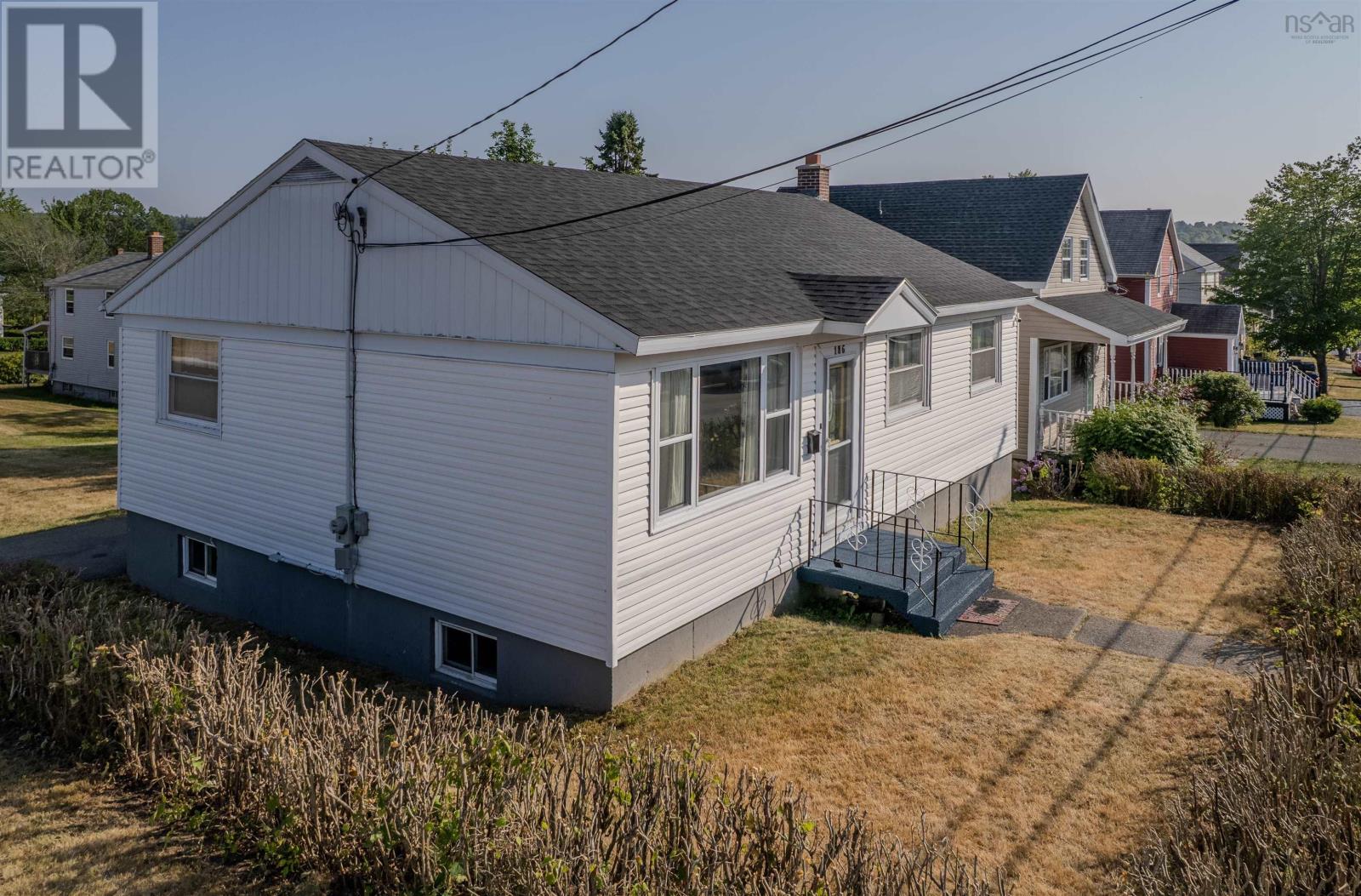 186 Cabot Street, Sydney, Nova Scotia  B1P 4E3 - Photo 2 - 202512352