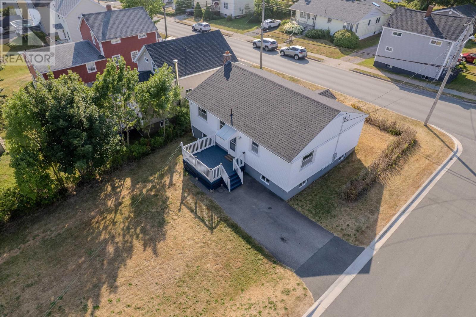 186 Cabot Street, Sydney, Nova Scotia  B1P 4E3 - Photo 3 - 202512352