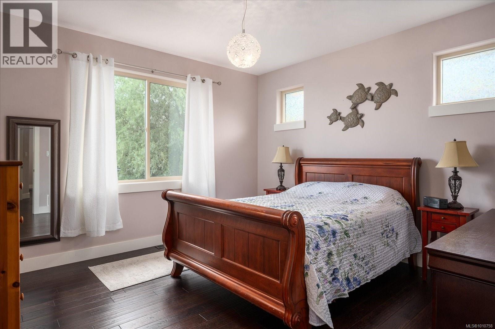 Property at 372 Cariboo Dr image 4