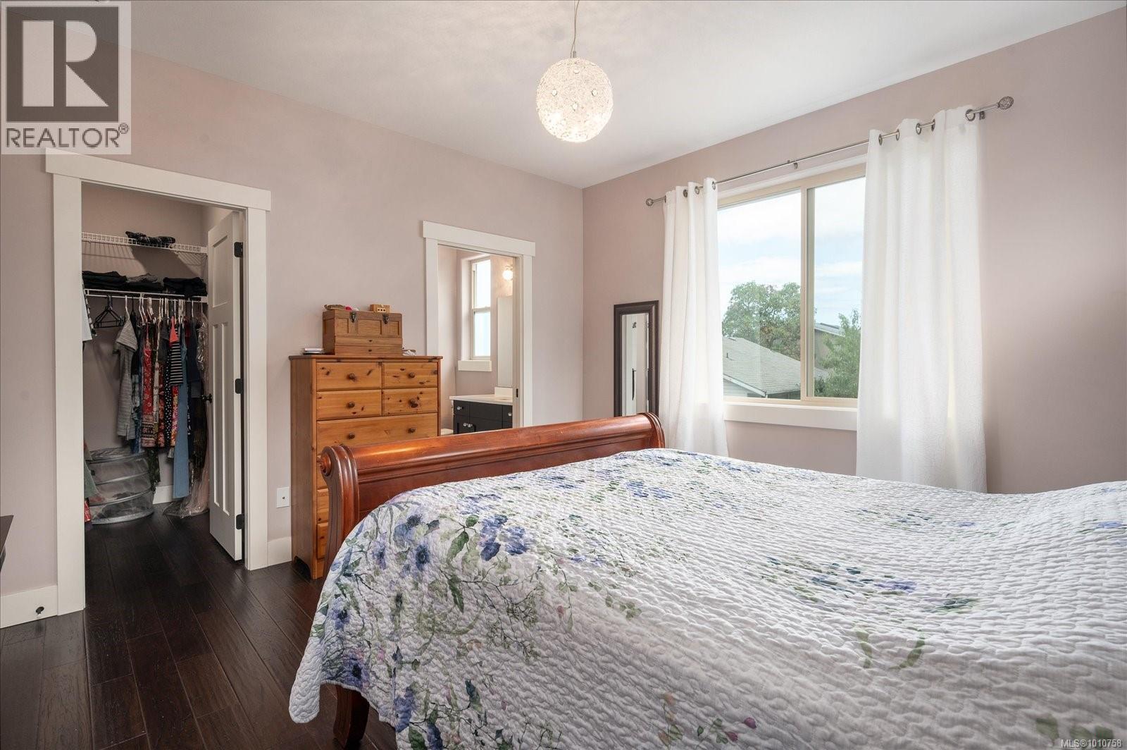 Property at 372 Cariboo Dr image 5