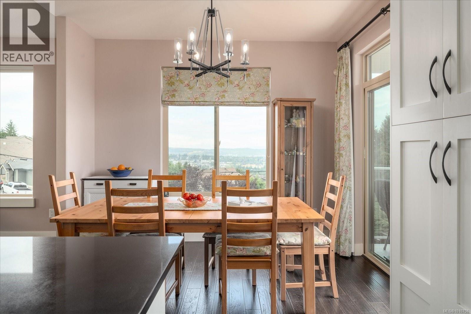 Property at 372 Cariboo Dr image 3