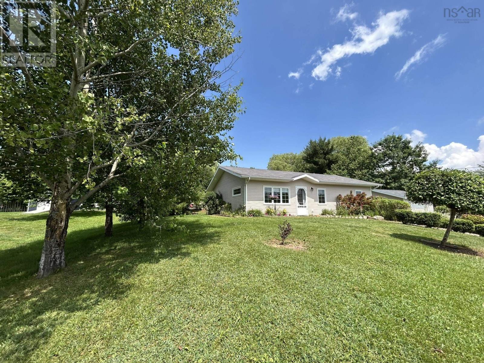 13697 Highway 1, Hants Border, Nova Scotia  B0P 1P0 - Photo 14 - 202516875
