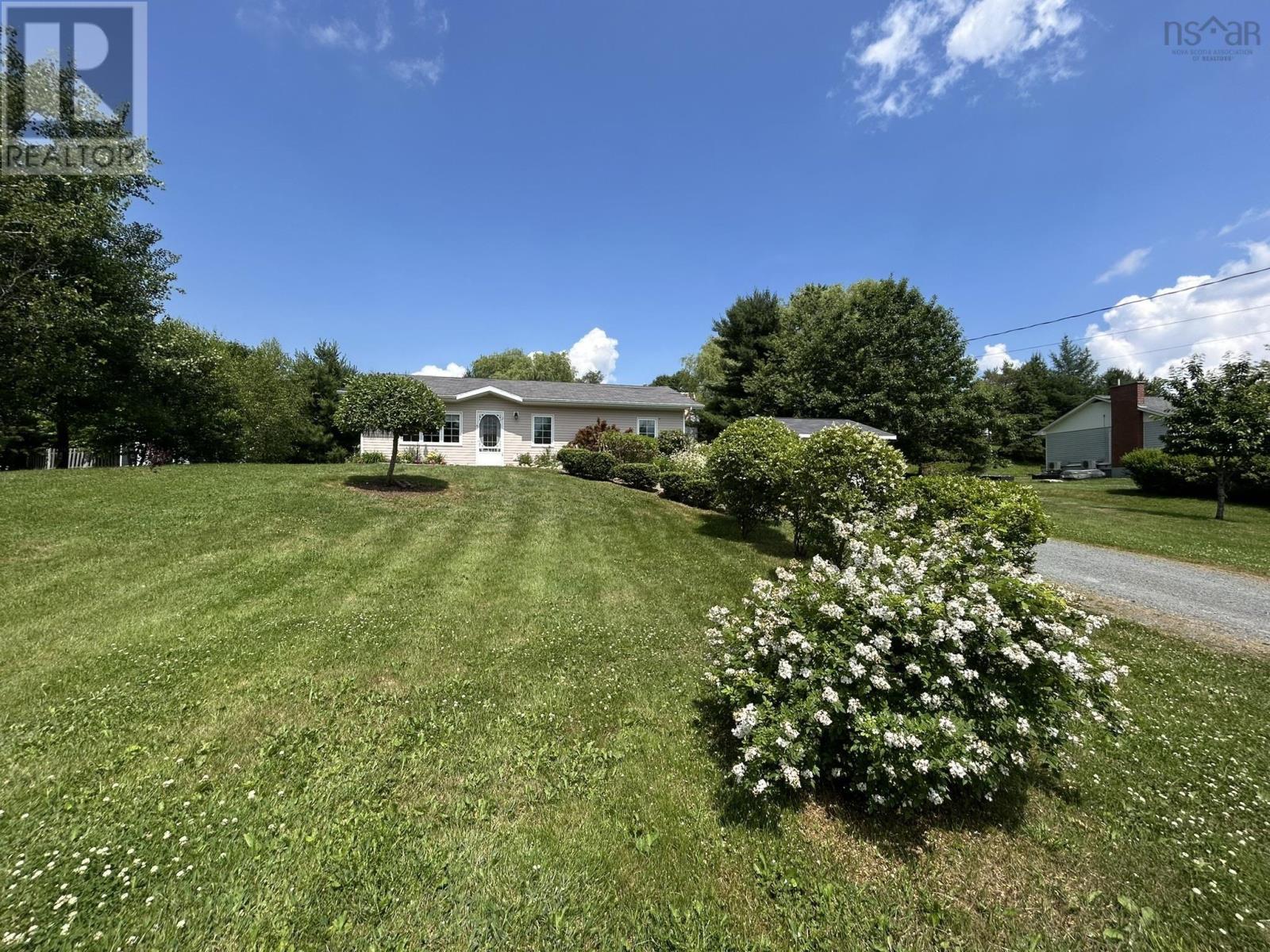 13697 Highway 1, Hants Border, Nova Scotia  B0P 1P0 - Photo 12 - 202516875