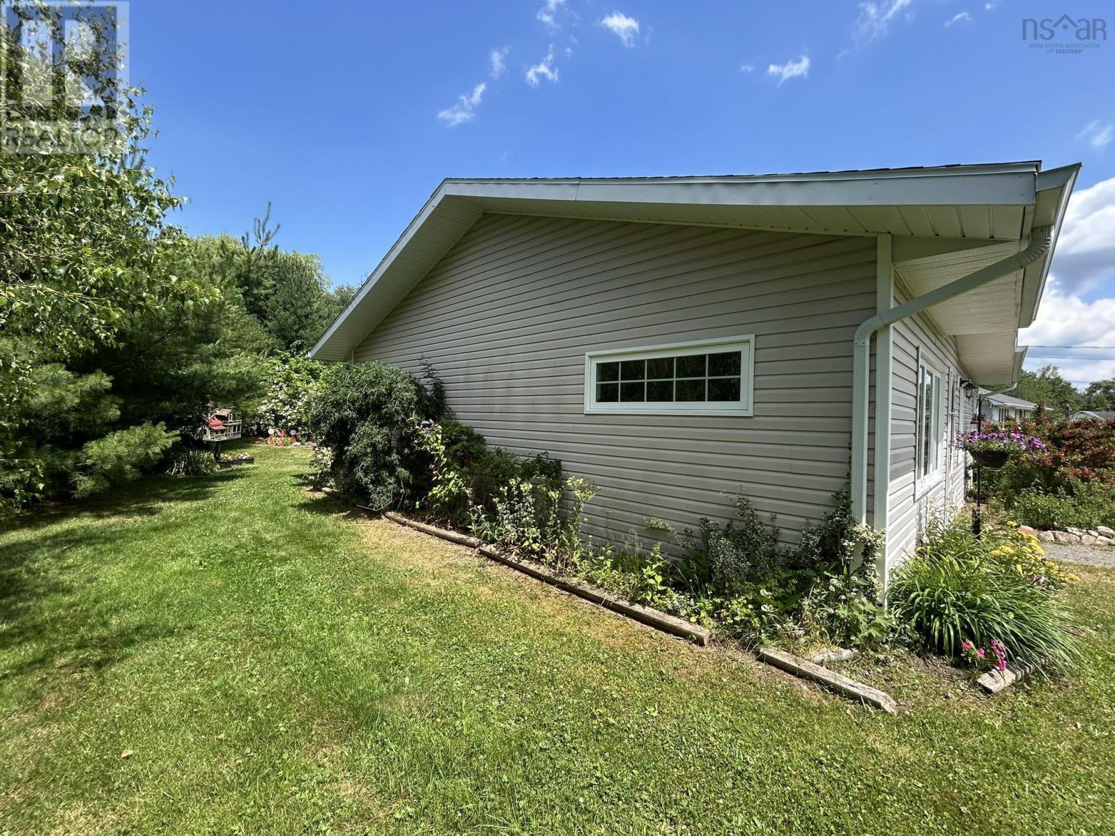 13697 Highway 1, Hants Border, Nova Scotia  B0P 1P0 - Photo 44 - 202516875