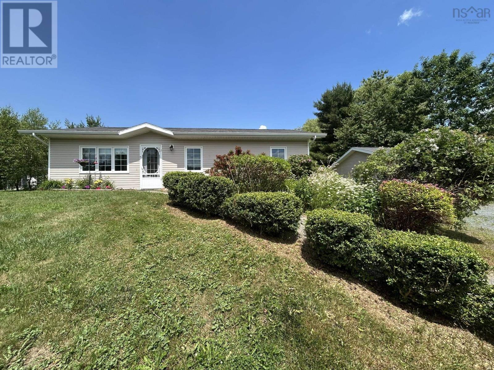13697 Highway 1, Hants Border, Nova Scotia  B0P 1P0 - Photo 9 - 202516875
