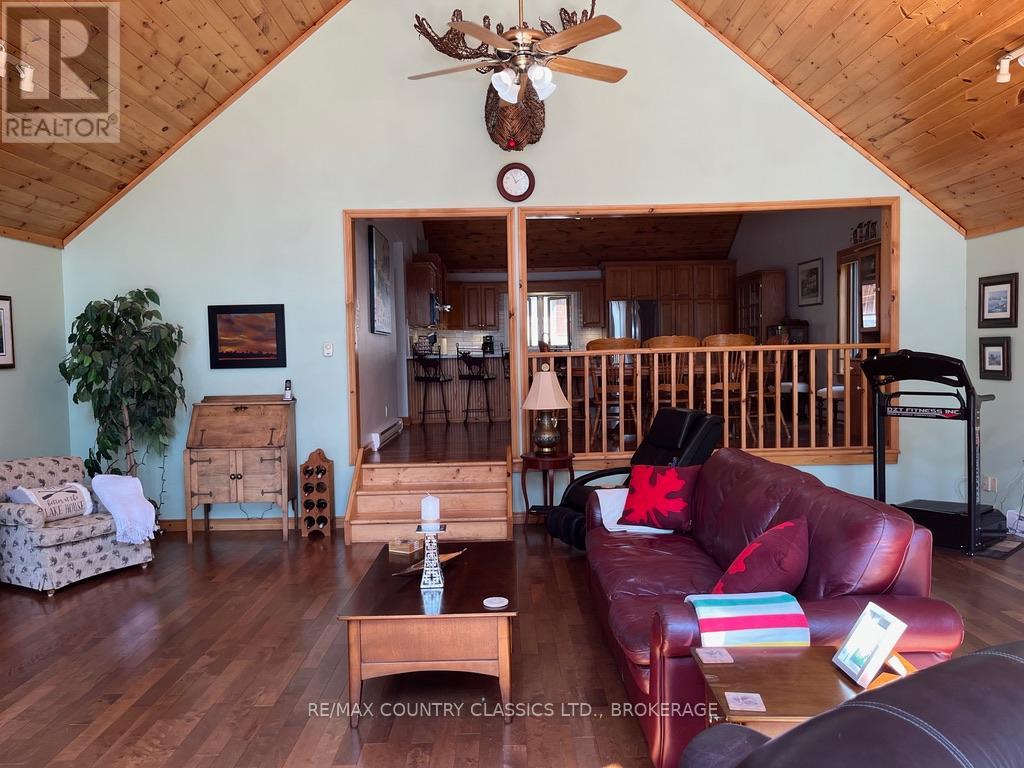 1200 South Pinnacle Point Lane, Frontenac, Ontario  K0H 1B0 - Photo 15 - X12341246