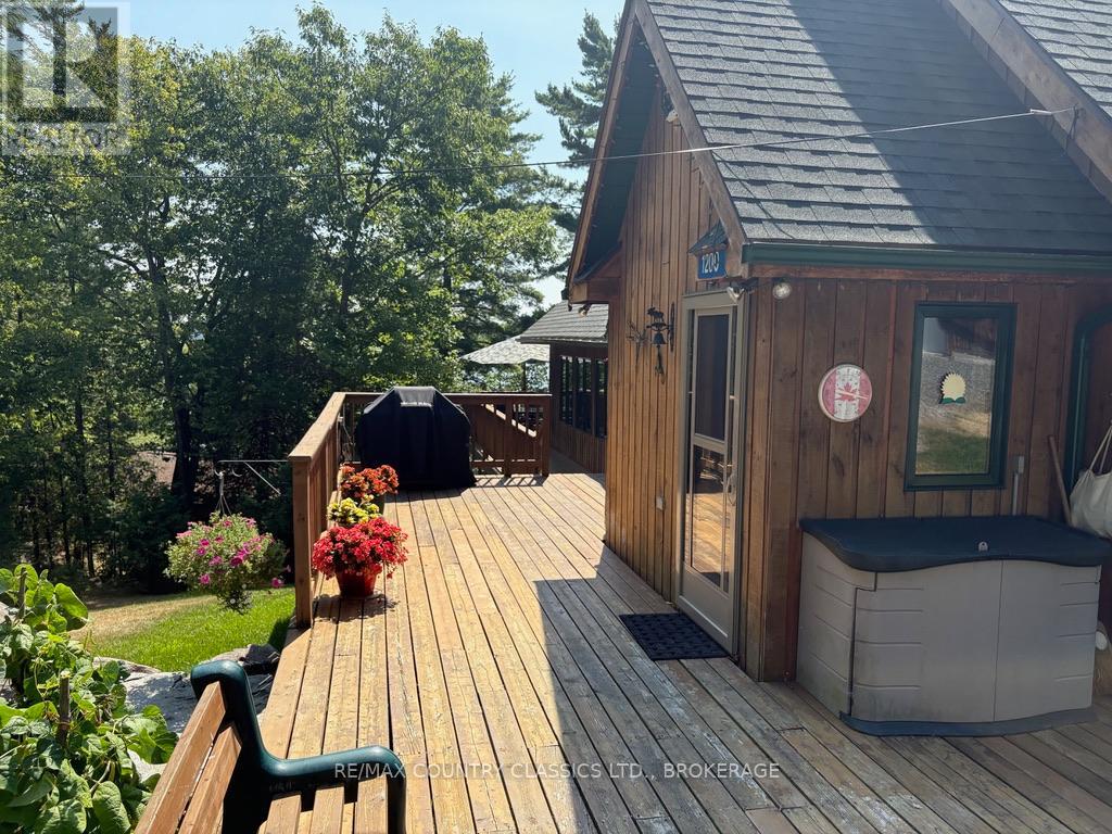 1200 South Pinnacle Point Lane, Frontenac, Ontario  K0H 1B0 - Photo 2 - X12341246