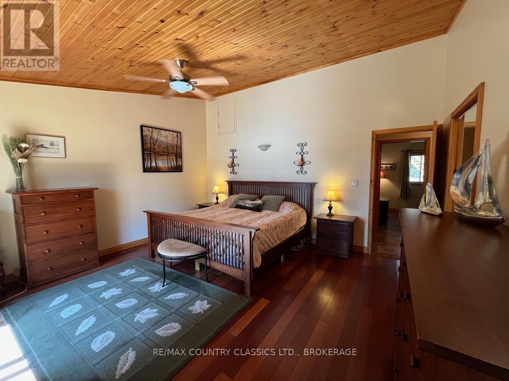 1200 South Pinnacle Point Lane, Frontenac, Ontario  K0H 1B0 - Photo 22 - X12341246
