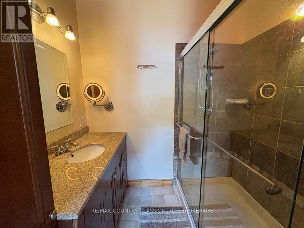 1200 South Pinnacle Point Lane, Frontenac, Ontario  K0H 1B0 - Photo 24 - X12341246