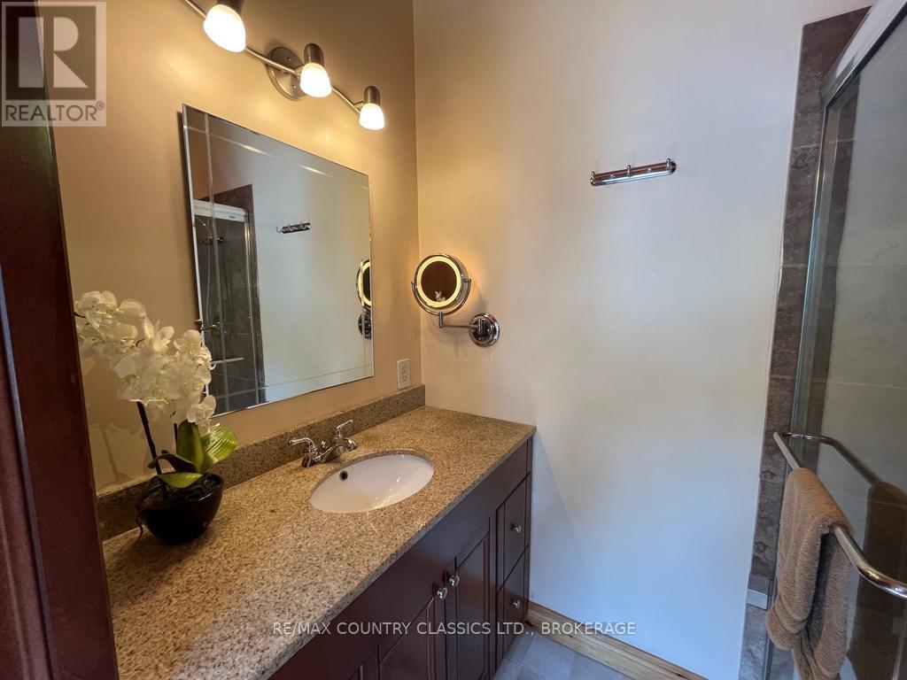 1200 South Pinnacle Point Lane, Frontenac, Ontario  K0H 1B0 - Photo 25 - X12341246