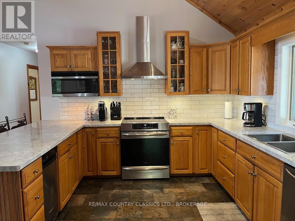1200 South Pinnacle Point Lane, Frontenac, Ontario  K0H 1B0 - Photo 3 - X12341246