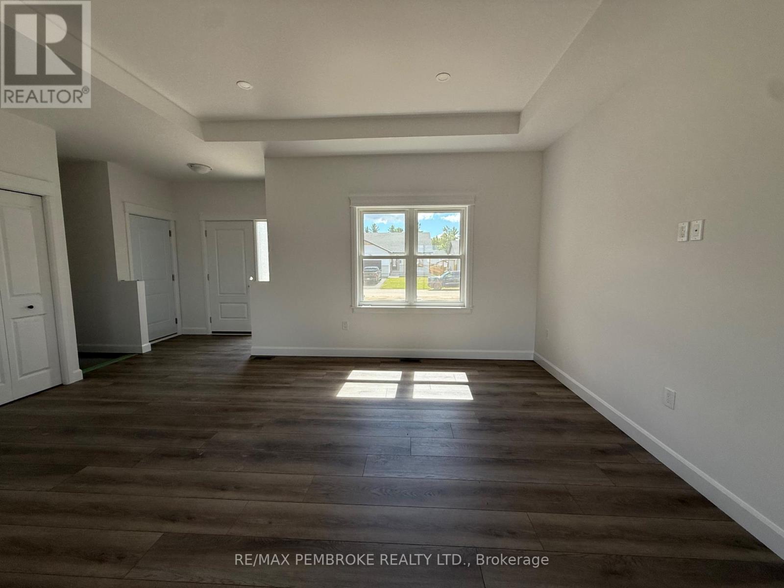 14 Durant Street, Petawawa, Ontario  K8H 0G2 - Photo 14 - X12341248