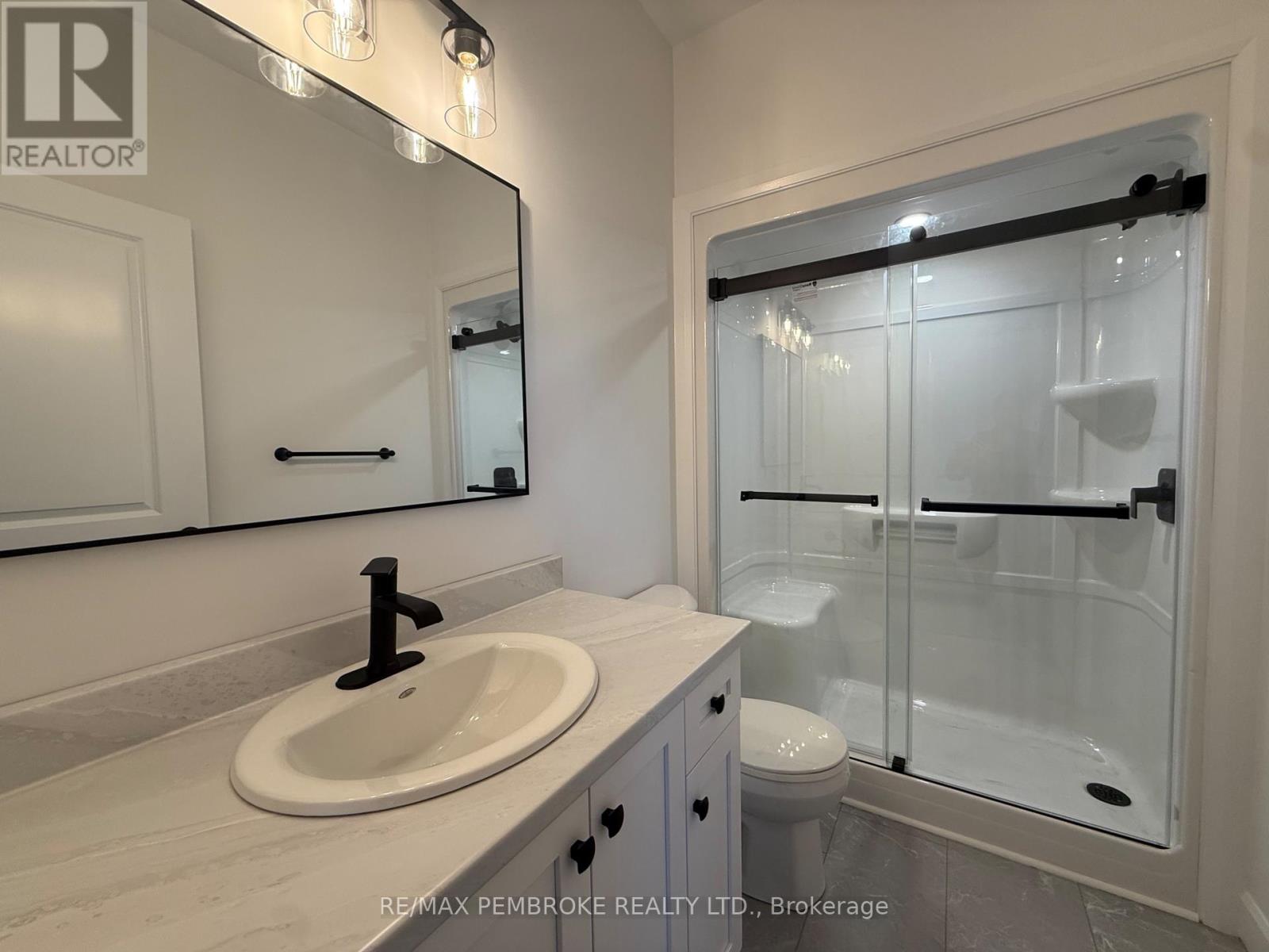 14 Durant Street, Petawawa, Ontario  K8H 0G2 - Photo 15 - X12341248