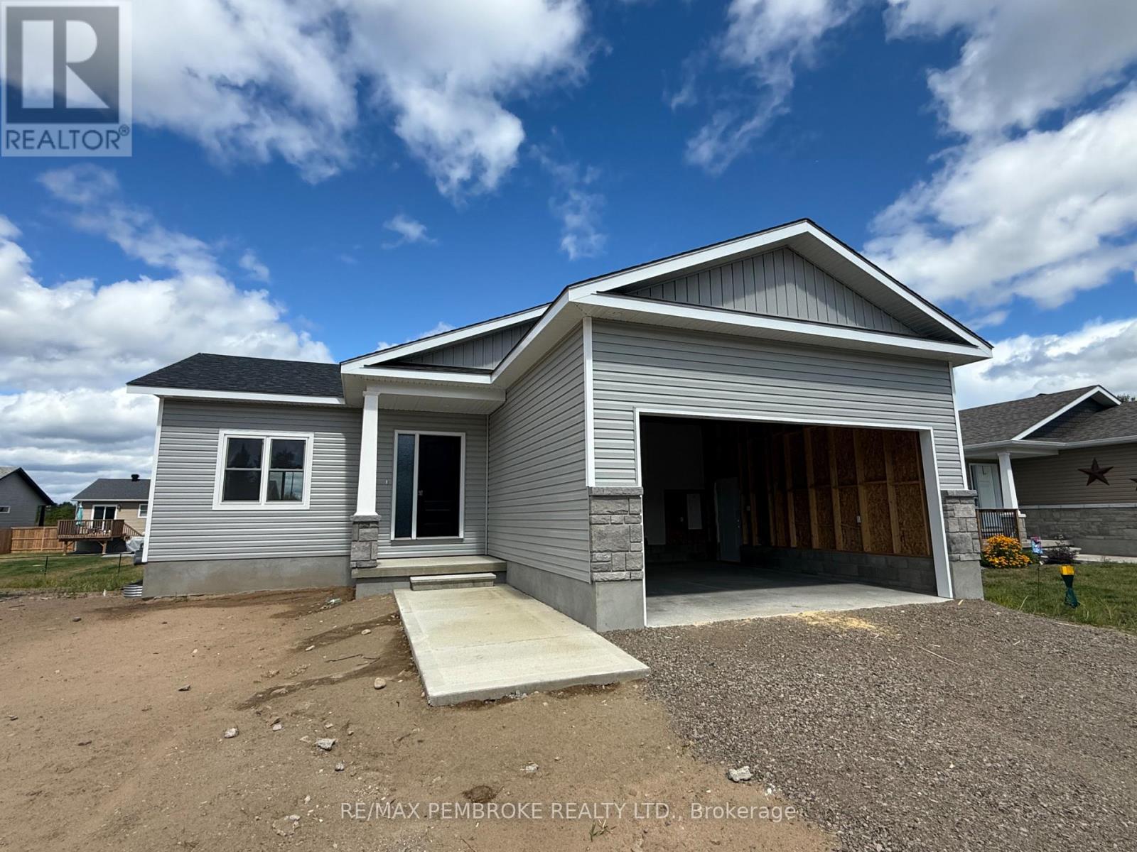 14 Durant Street, Petawawa, Ontario  K8H 0G2 - Photo 2 - X12341248