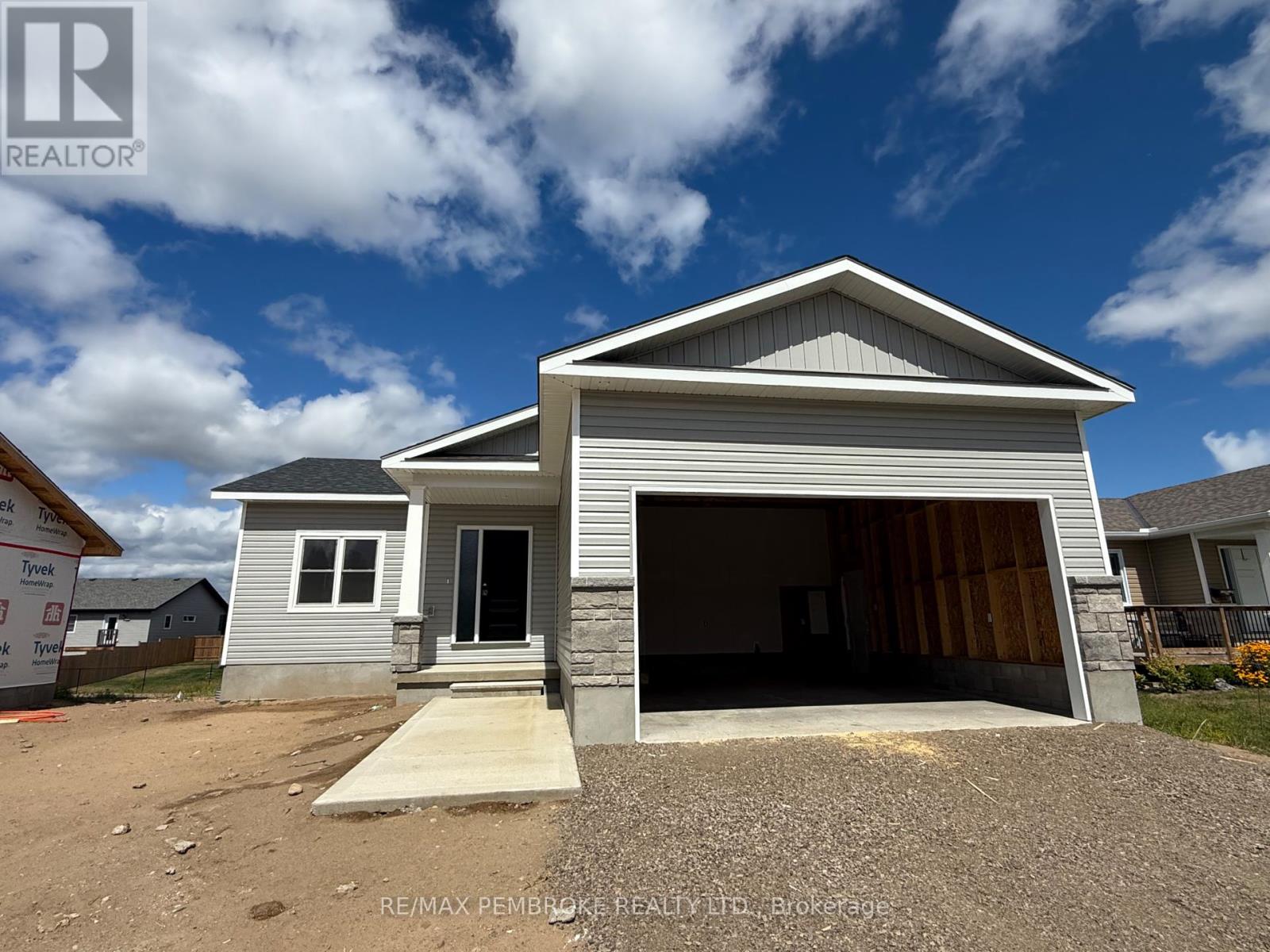 14 Durant Street, Petawawa, Ontario  K8H 0G2 - Photo 3 - X12341248