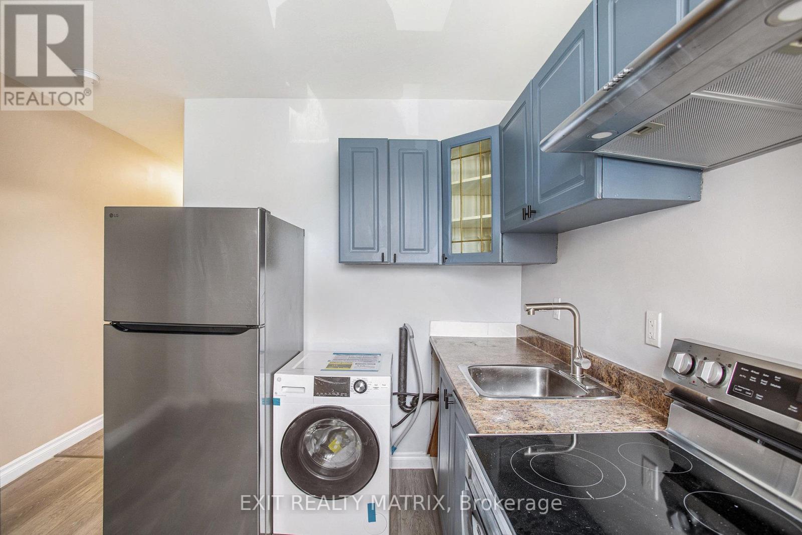 2 - 258 Park Street, Ottawa, Ontario  K1L 7G8 - Photo 4 - X12341249
