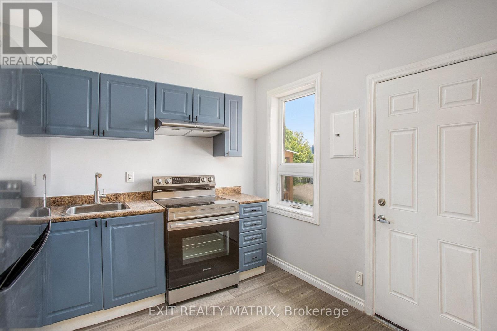 2 - 258 Park Street, Ottawa, Ontario  K1L 7G8 - Photo 5 - X12341249