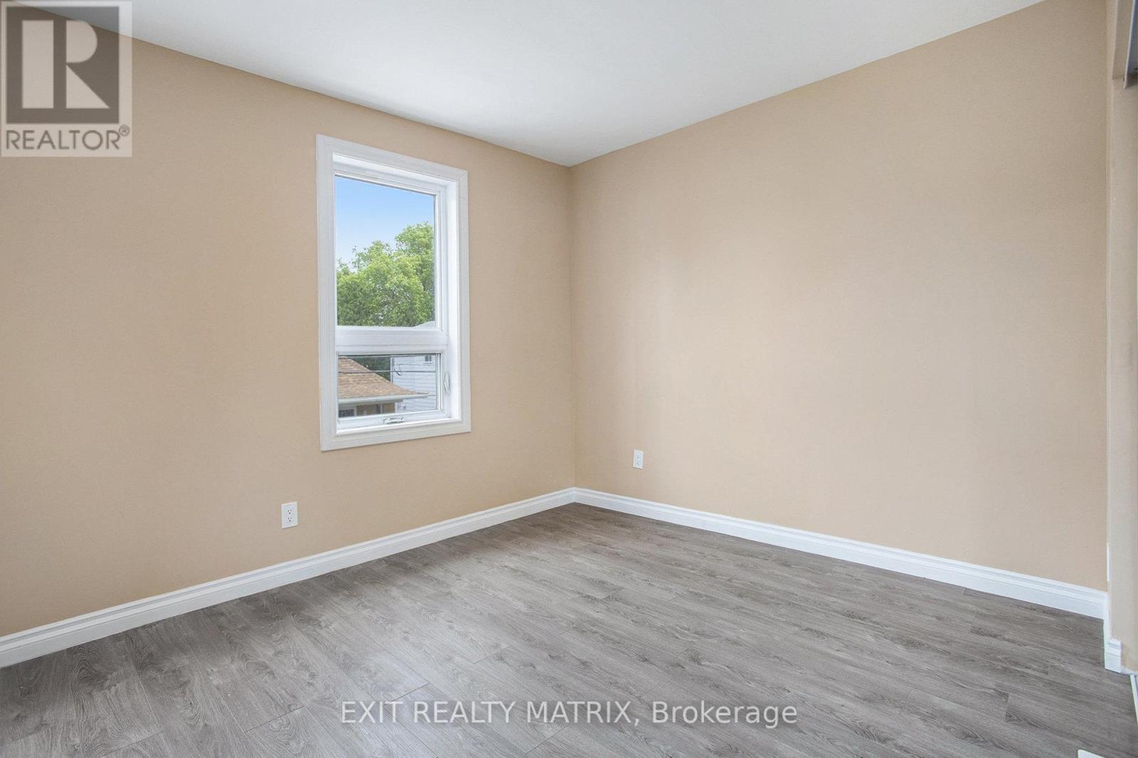 2 - 258 Park Street, Ottawa, Ontario  K1L 7G8 - Photo 7 - X12341249
