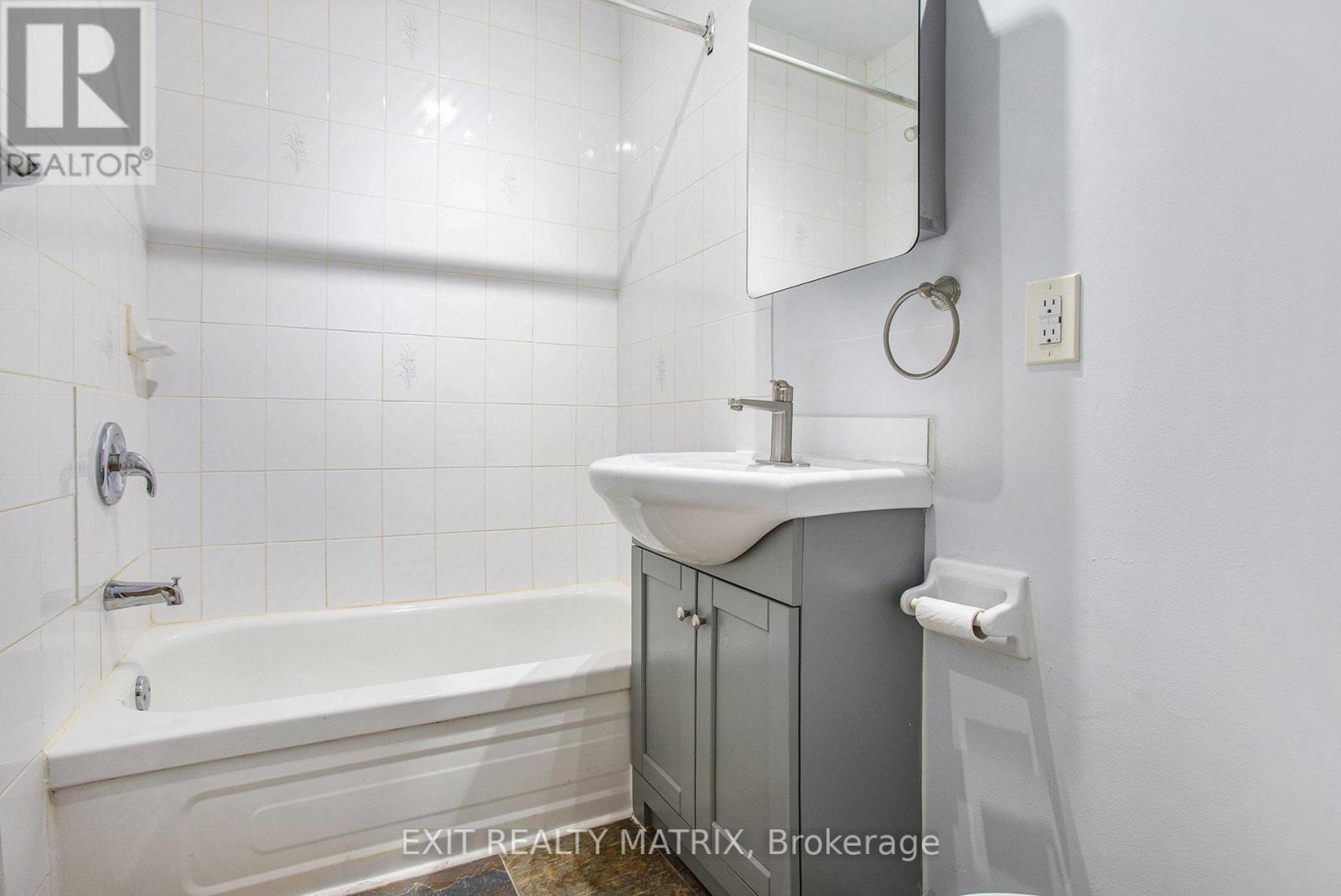 2 - 256 Park Street, Ottawa, Ontario  K1L 7G8 - Photo 12 - X12341250