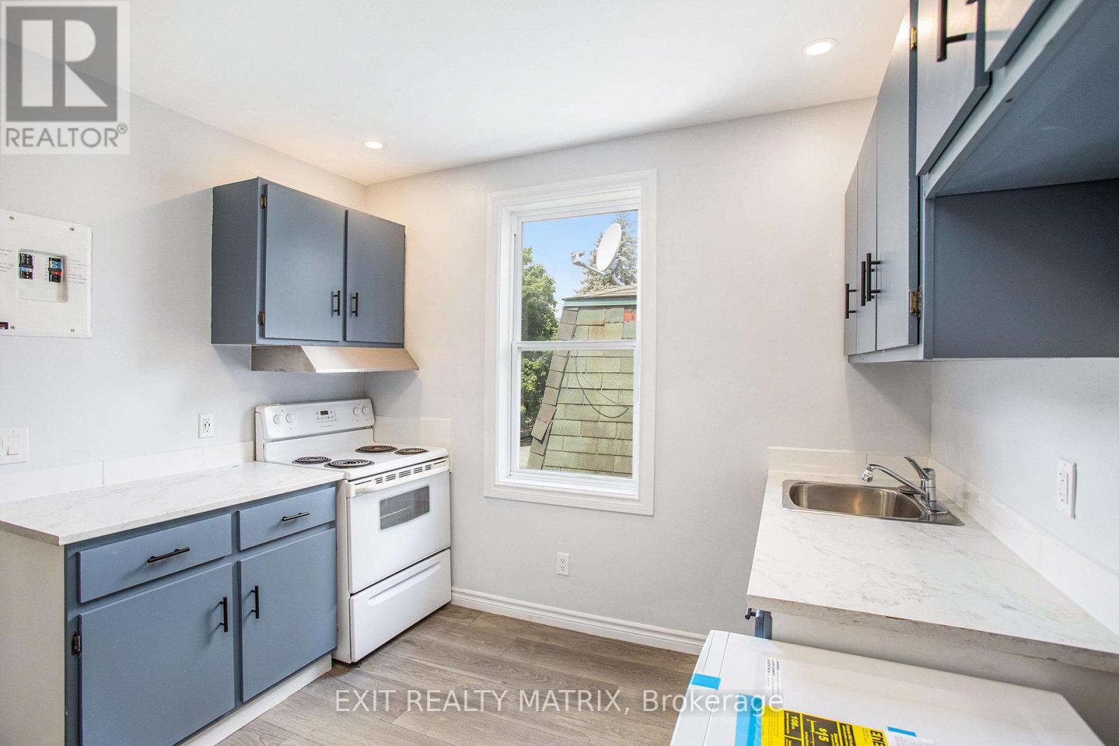 2 - 256 Park Street, Ottawa, Ontario  K1L 7G8 - Photo 7 - X12341250