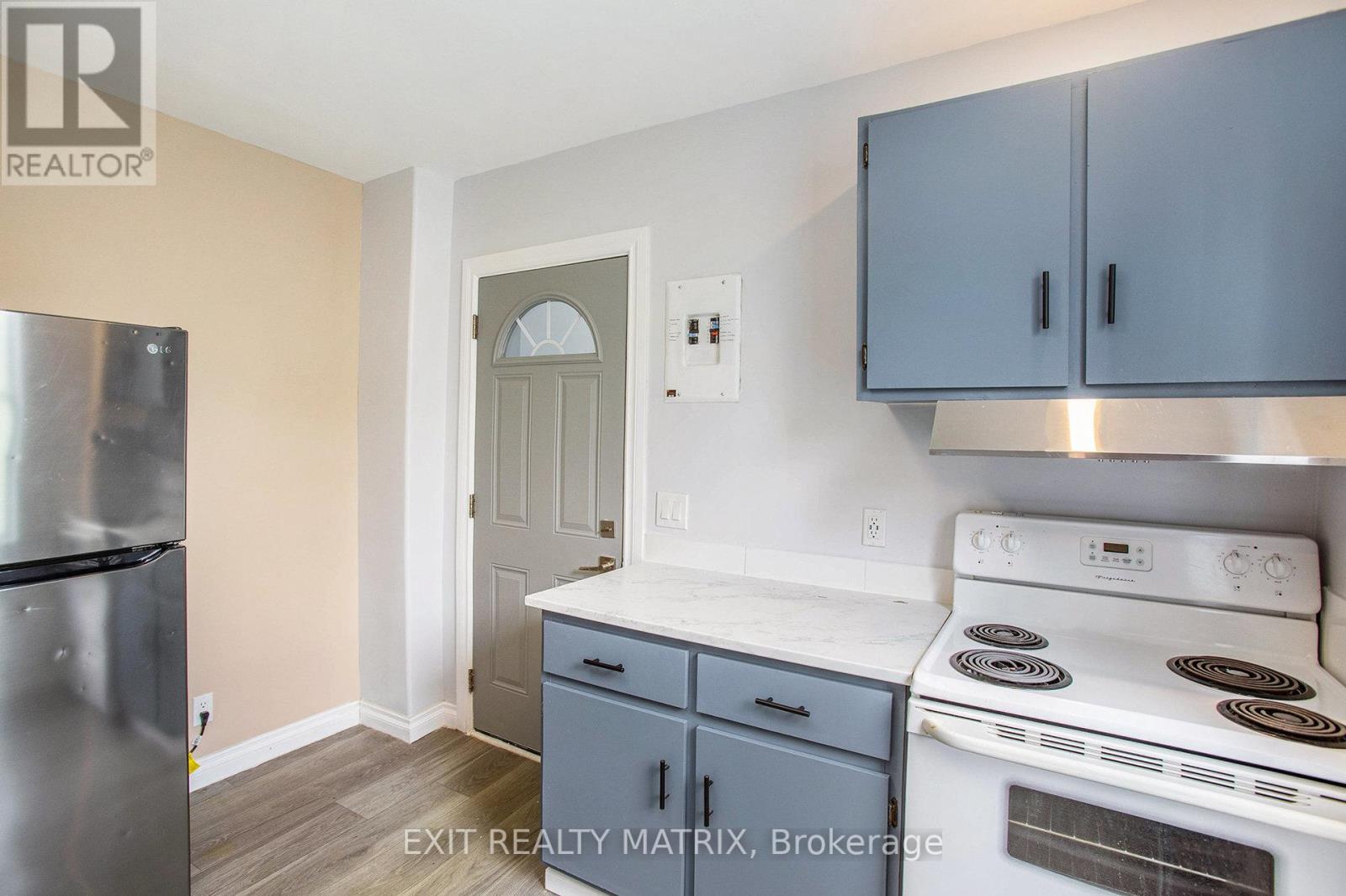 2 - 256 Park Street, Ottawa, Ontario  K1L 7G8 - Photo 8 - X12341250