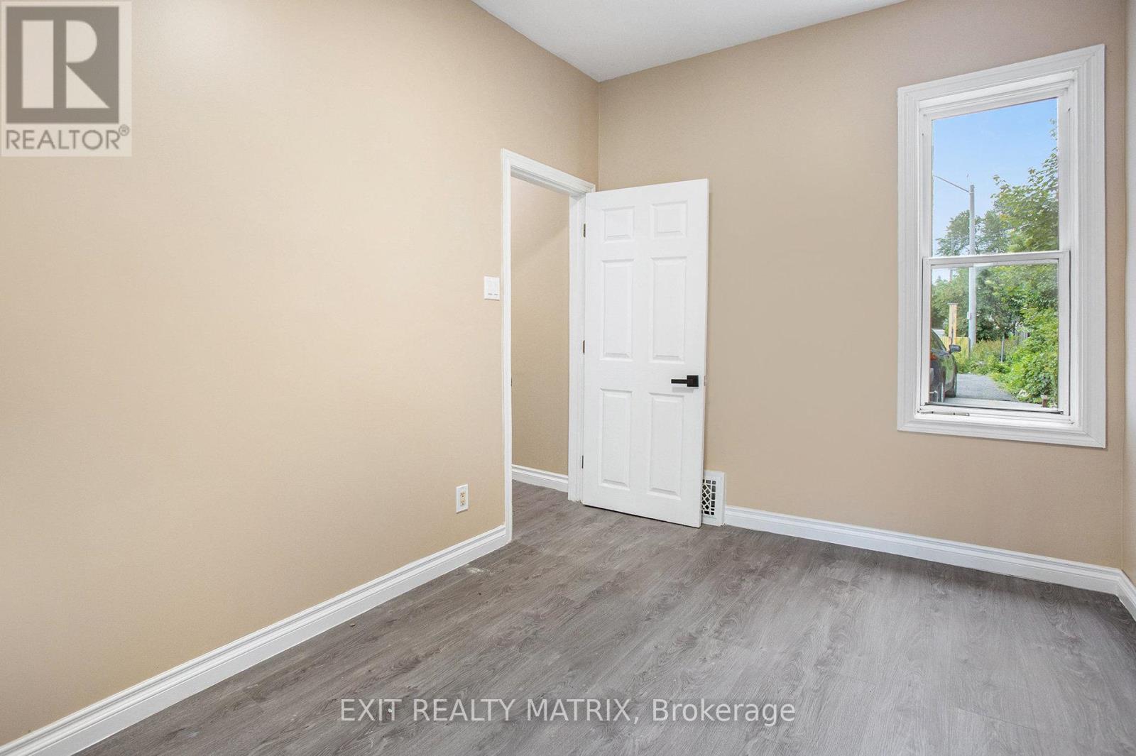 1 - 256 Park Street, Ottawa, Ontario  K1L 7G8 - Photo 13 - X12341253