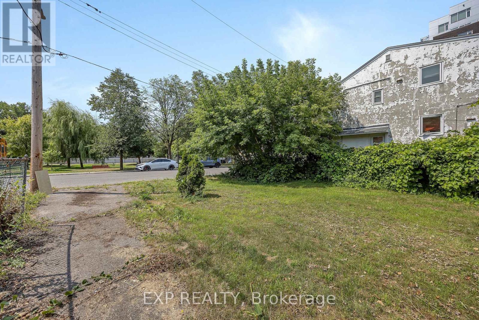 29 Marquette Avenue, Ottawa, Ontario  K1L 5K3 - Photo 5 - X12341275
