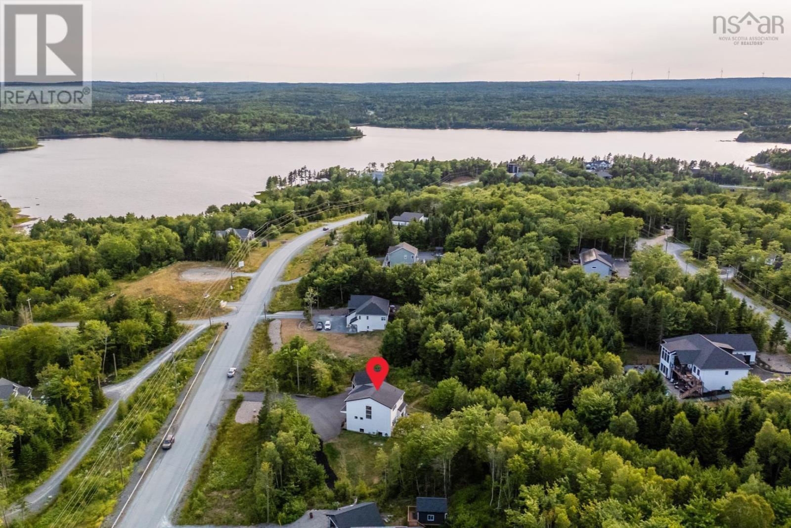41 Mccabe Lake Drive, Middle Sackville, Nova Scotia  B4E 0M9 - Photo 2 - 202520240