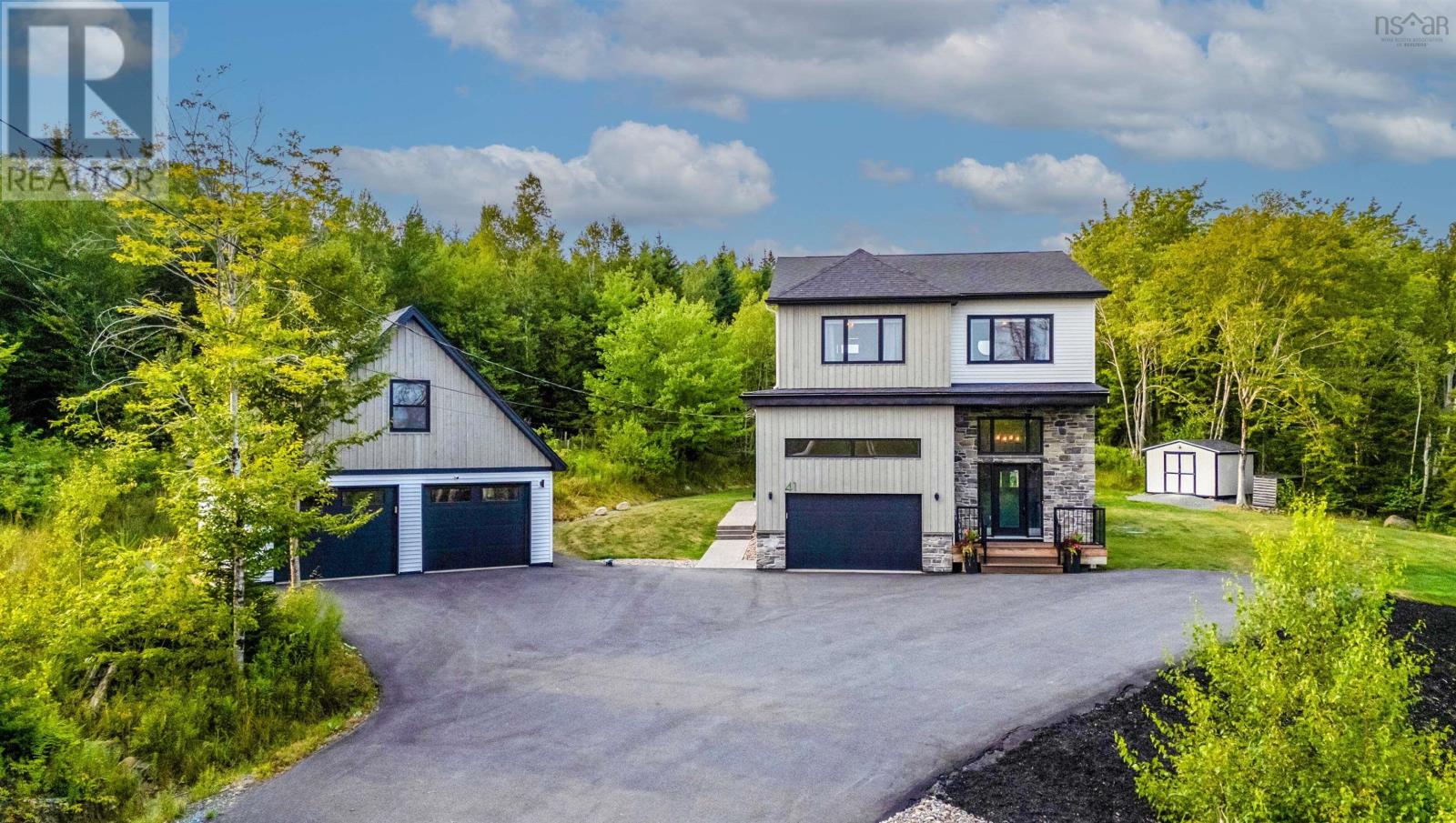 41 Mccabe Lake Drive, Middle Sackville, Nova Scotia  B4E 0M9 - Photo 1 - 202520240
