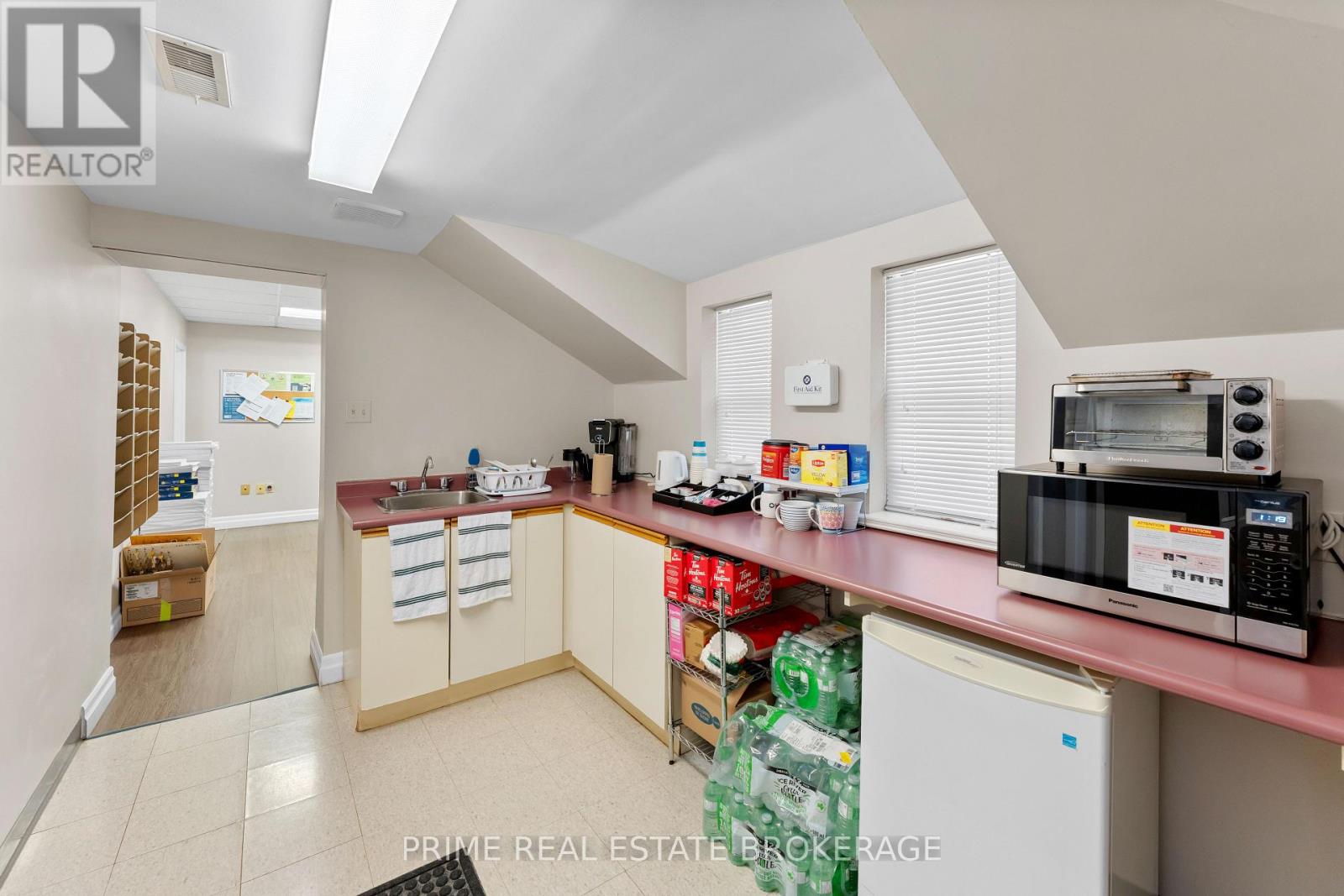 580 Waterloo Street, London East (East F), Ontario  N6B 2P9 - Photo 10 - X12341291