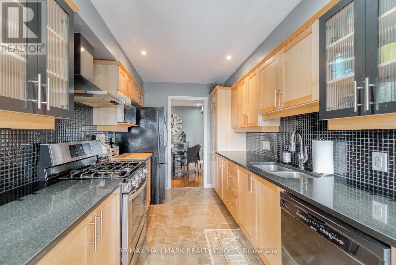 228 Eye Bright Crescent, Ottawa, Ontario  K1V 2K6 - Photo 13 - X12341319