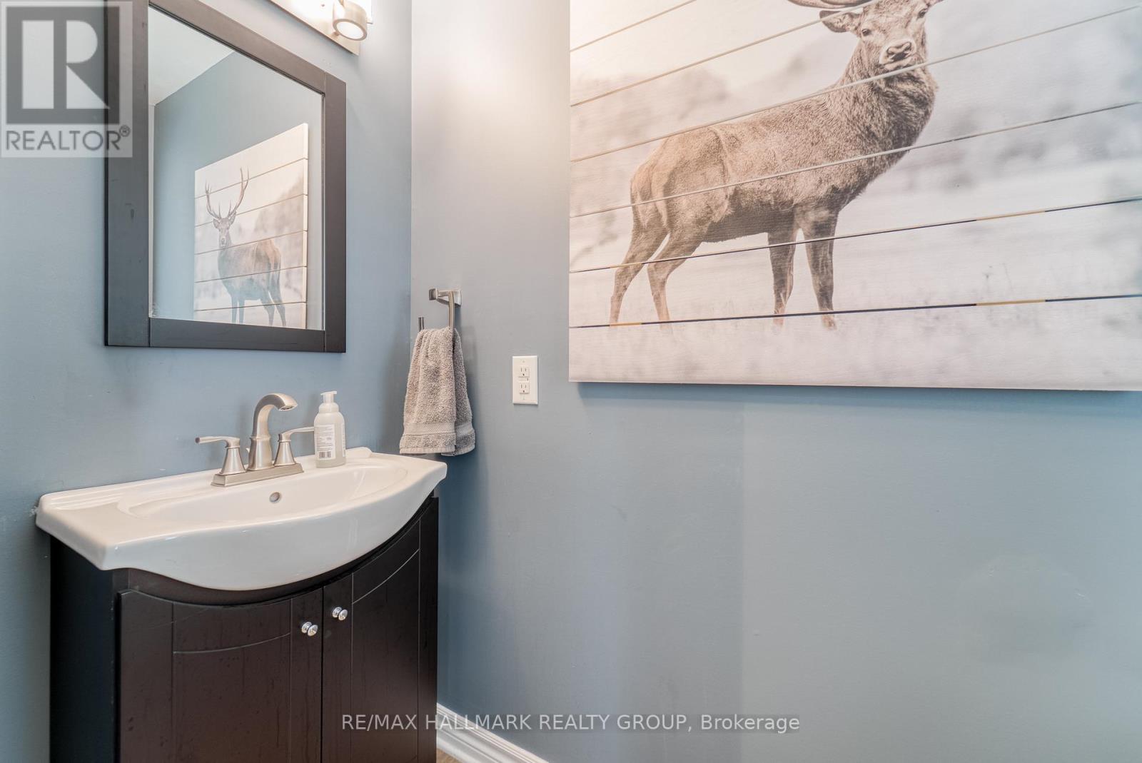 228 Eye Bright Crescent, Ottawa, Ontario  K1V 2K6 - Photo 5 - X12341319