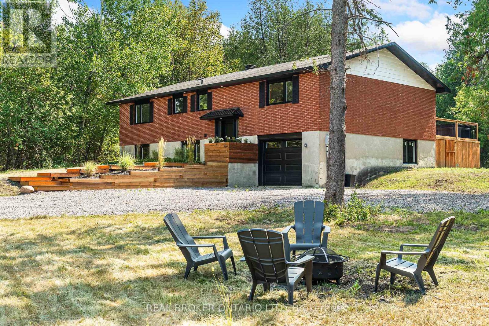 Property at 833 BEAVERTAIL ROAD image 4