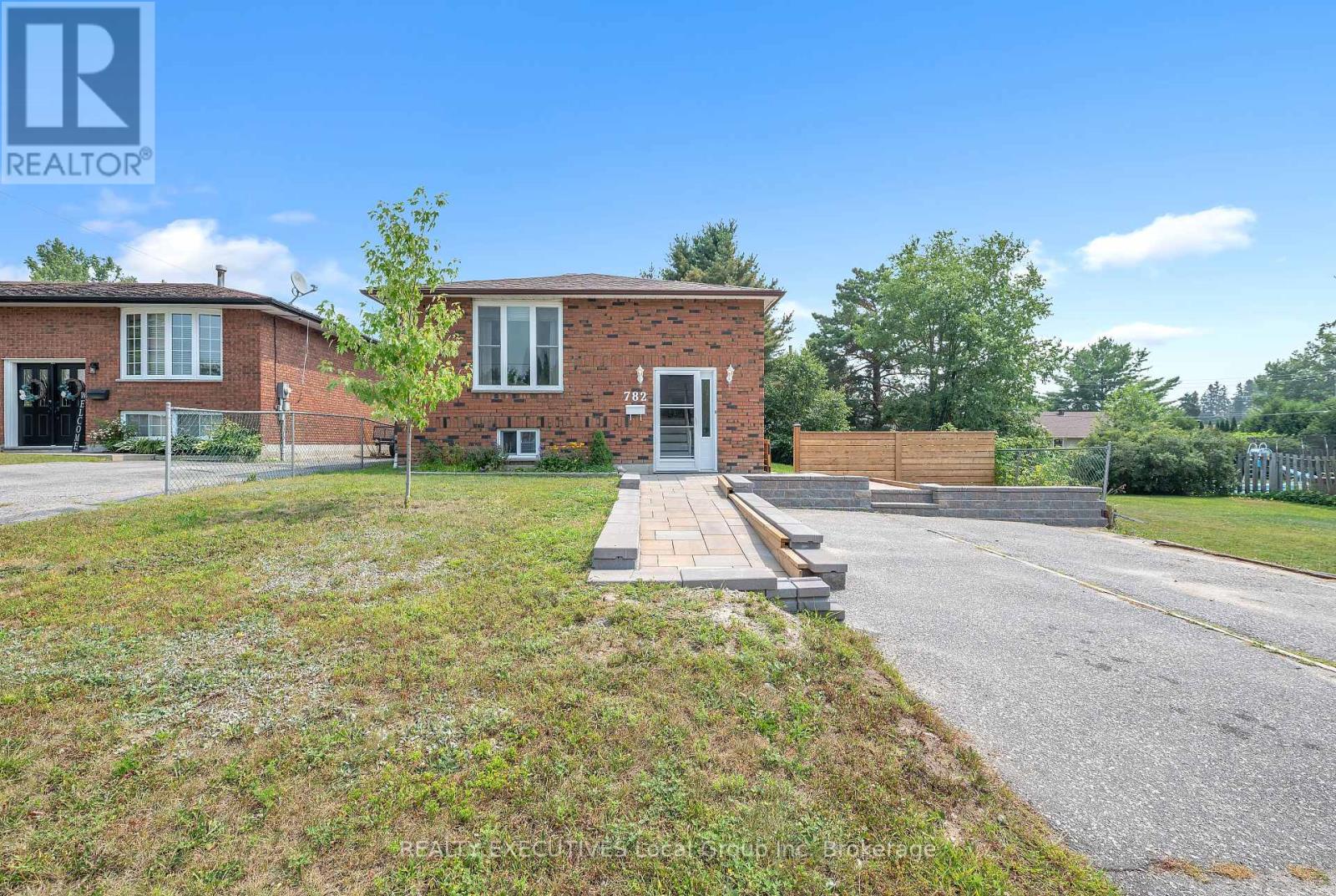 Property at 782 LAURENTIAN AVENUE E image 1