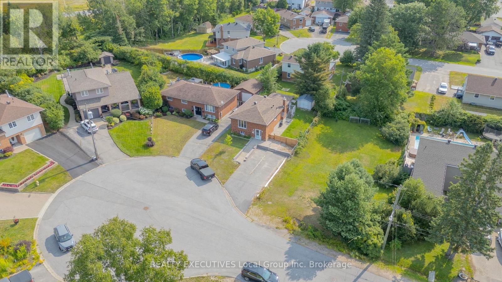 Property at 782 LAURENTIAN AVENUE E image 4