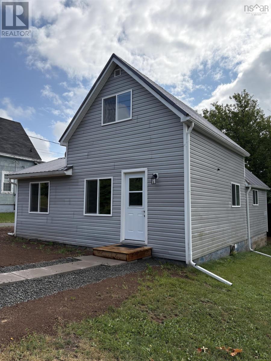 33 Mechanic Street, Springhill, Nova Scotia  B0M 1X0 - Photo 1 - 202519007