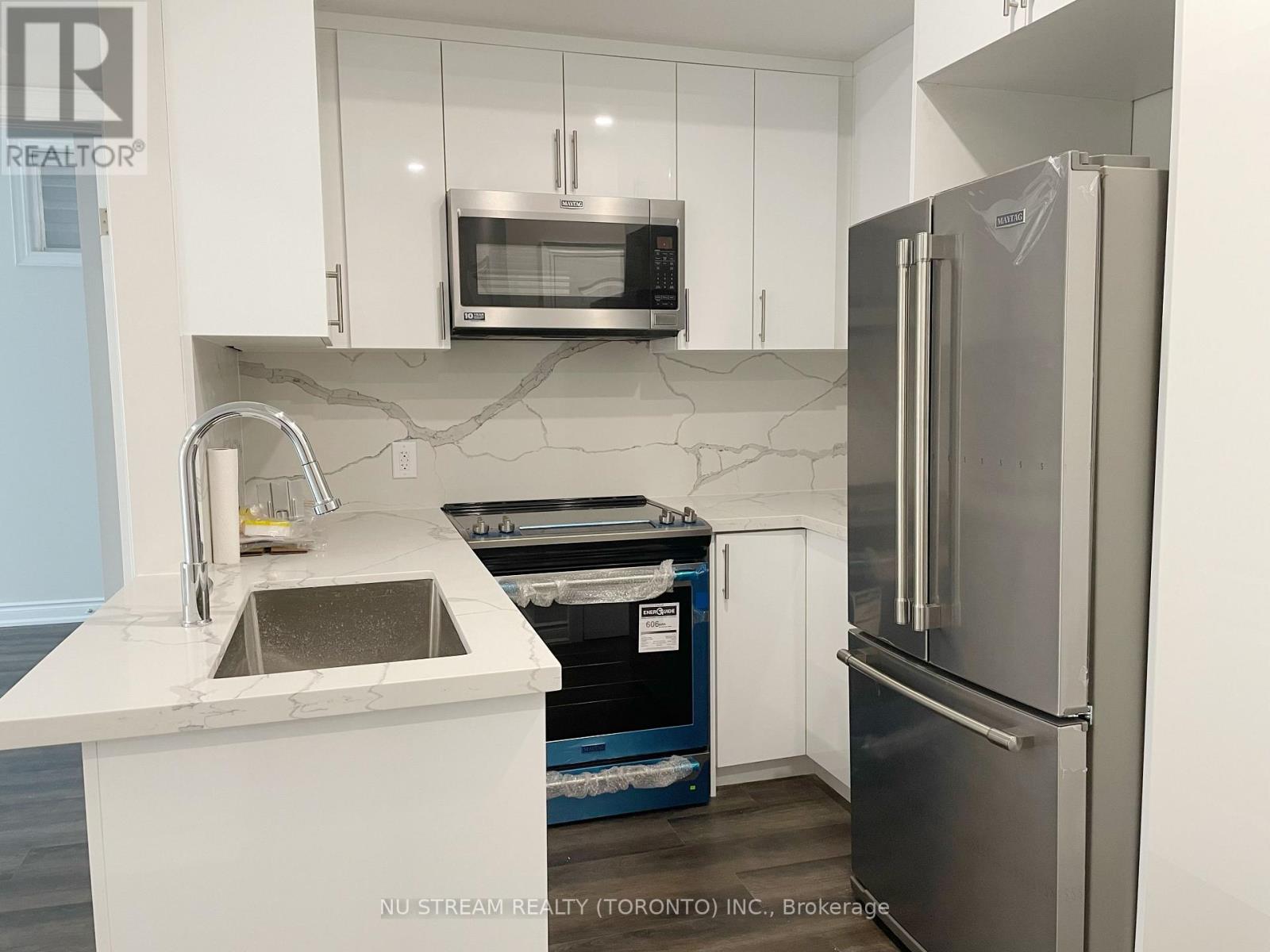 Lower - 10 Drizzel Crescent, Richmond Hill, Ontario  L4E 1G7 - Photo 4 - N12341153