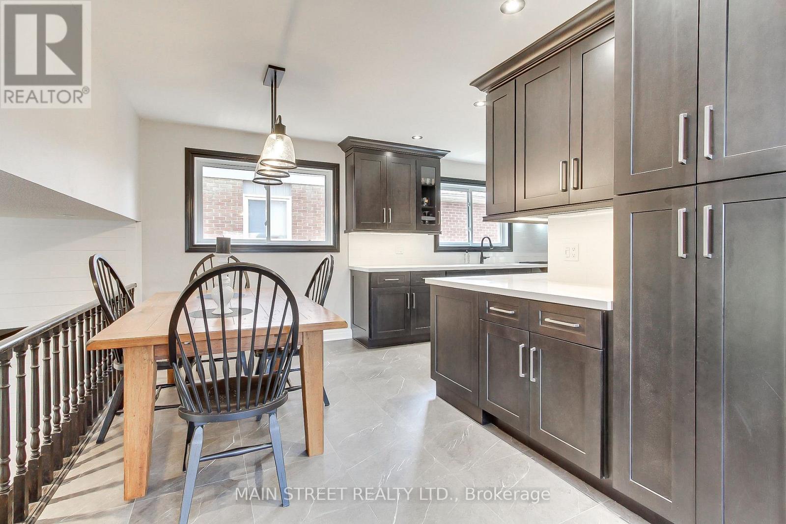 124 Lee Avenue, Bradford West Gwillimbury, Ontario  L3Z 1A9 - Photo 12 - N12341222