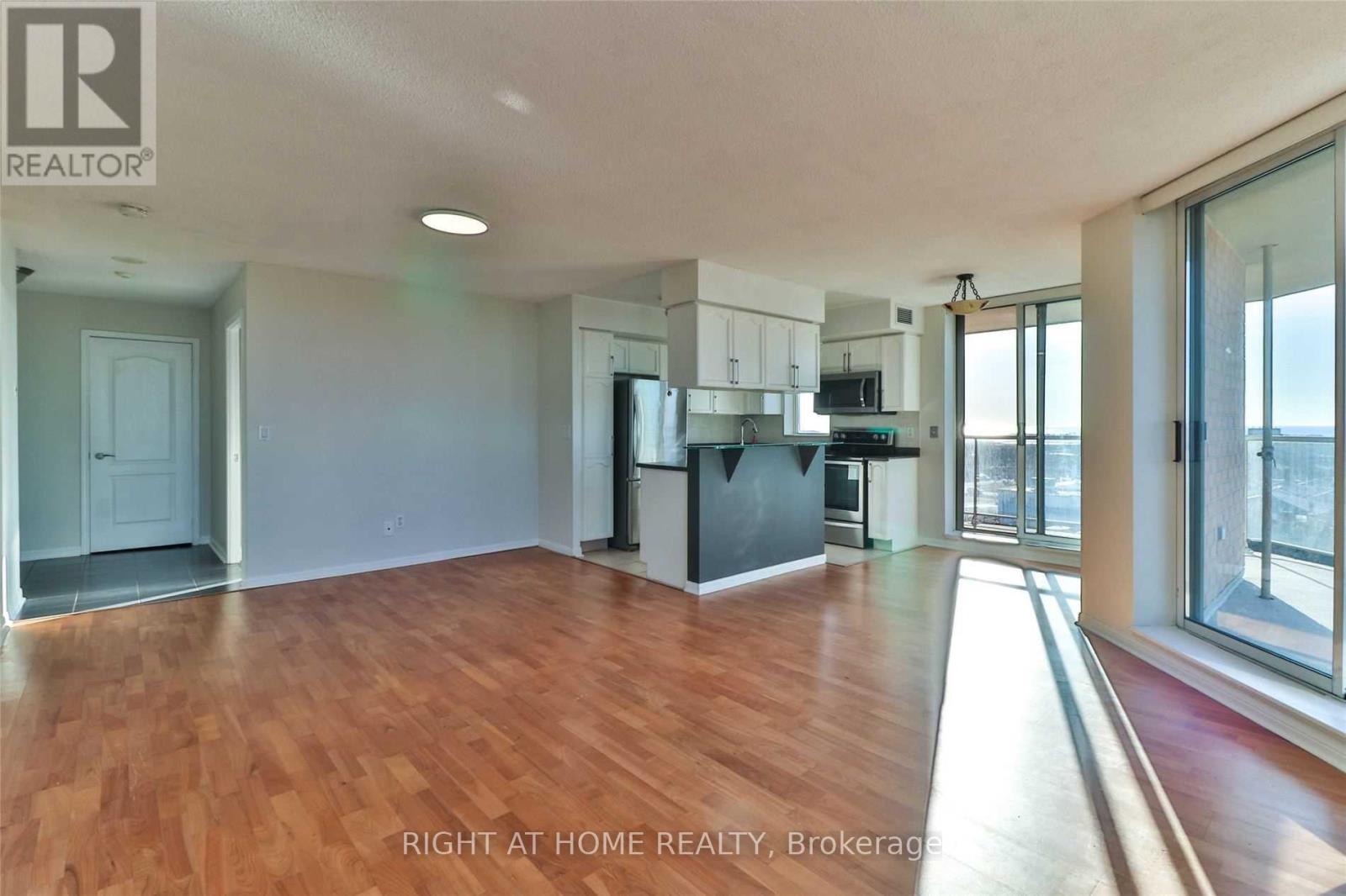 705 - 1140 Parkwest Place, Mississauga, Ontario  L5E 3K9 - Photo 11 - W12341142