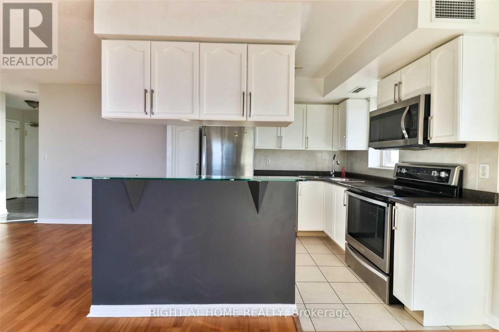 705 - 1140 Parkwest Place, Mississauga, Ontario  L5E 3K9 - Photo 19 - W12341142