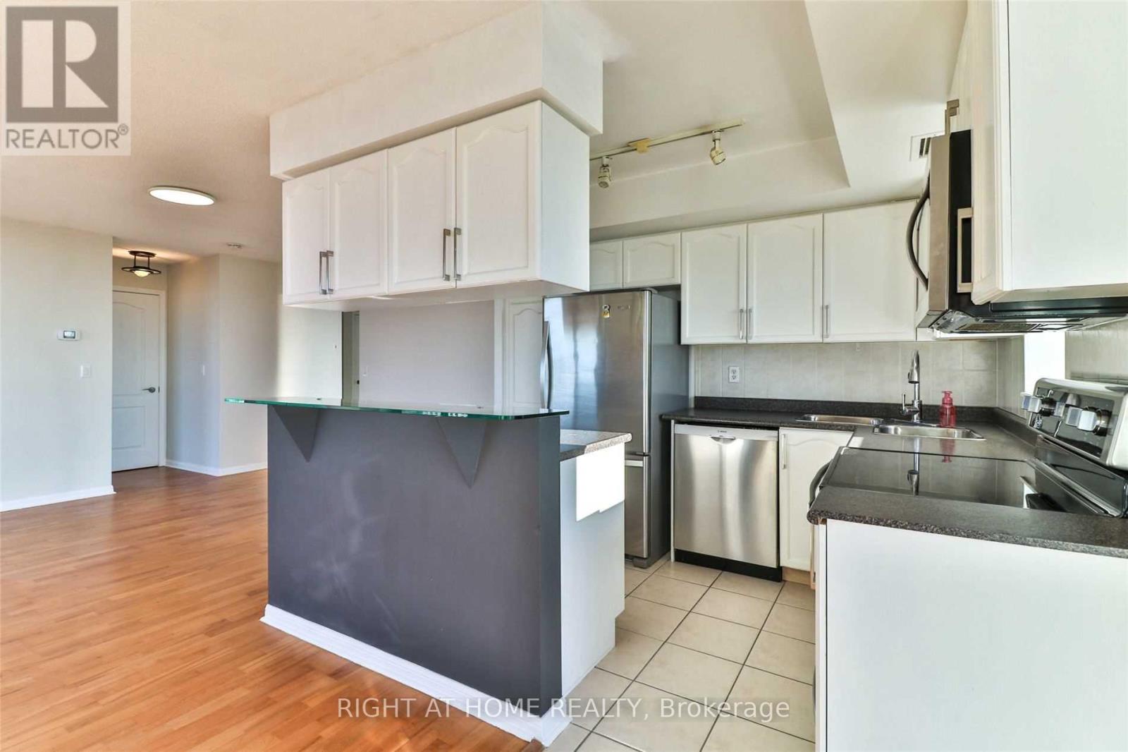705 - 1140 Parkwest Place, Mississauga, Ontario  L5E 3K9 - Photo 20 - W12341142