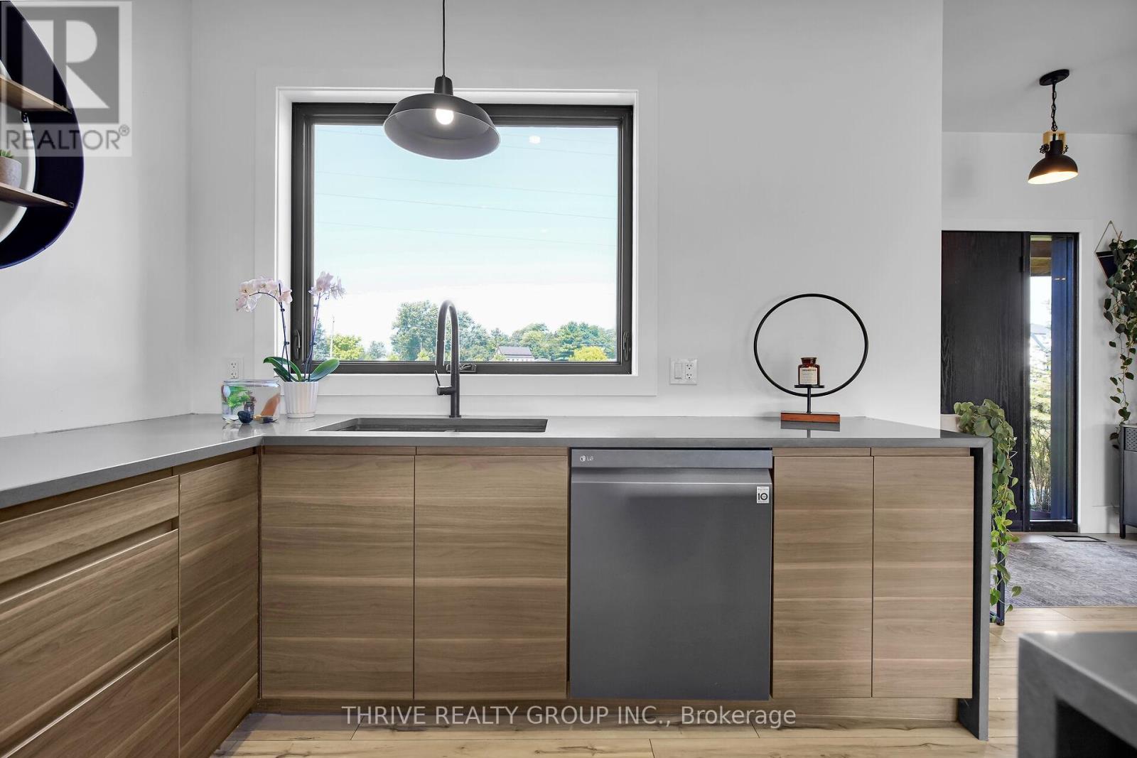 36333 Talbot Line, Southwold, Ontario  N0L 2E0 - Photo 17 - X12341531