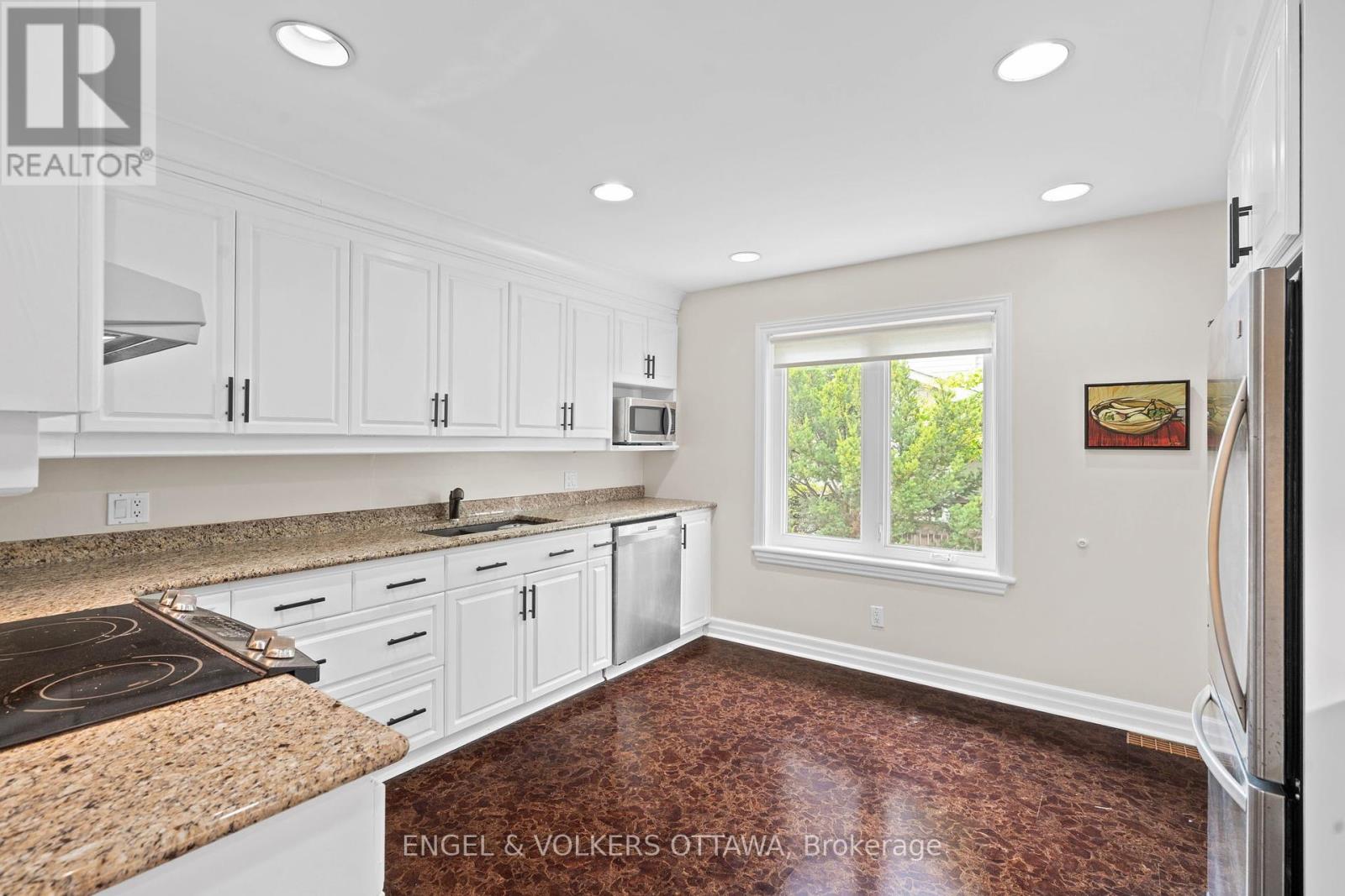 249 Faircrest Road, Ottawa, Ontario  K1H 5C9 - Photo 12 - X12341518