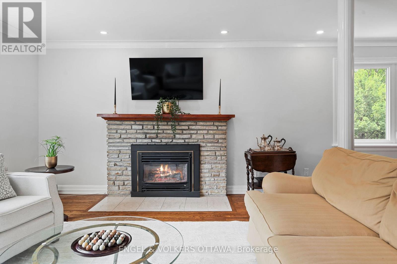 249 Faircrest Road, Ottawa, Ontario  K1H 5C9 - Photo 7 - X12341518